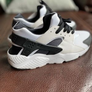 Nike Huarache Run Youth Sz 6/Women’s Sz 7.5